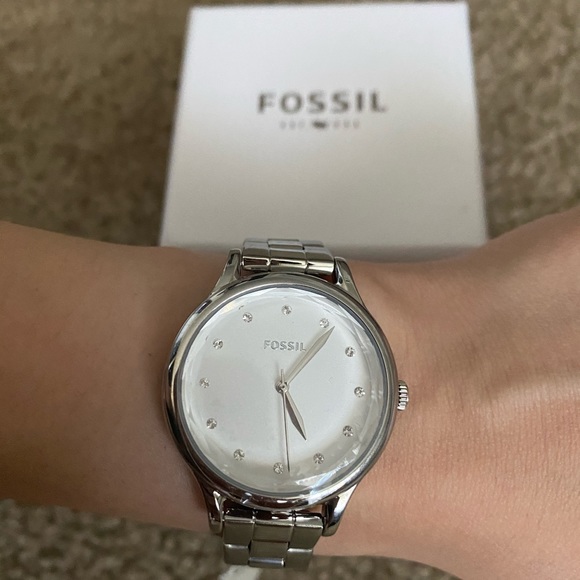 *New* Fossil watch with diamond - Picture 2 of 4